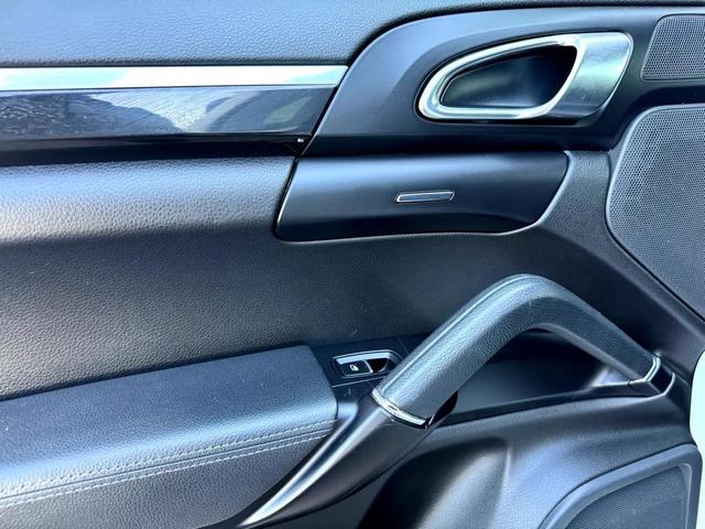 Photo of 2017 WHITE Porsche Cayenne