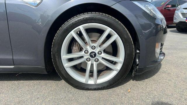 Photo of 2014 Gray Tesla Model S