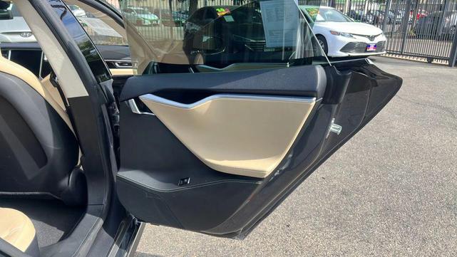 Photo of 2014 Gray Tesla Model S