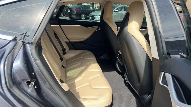 Photo of 2014 Gray Tesla Model S