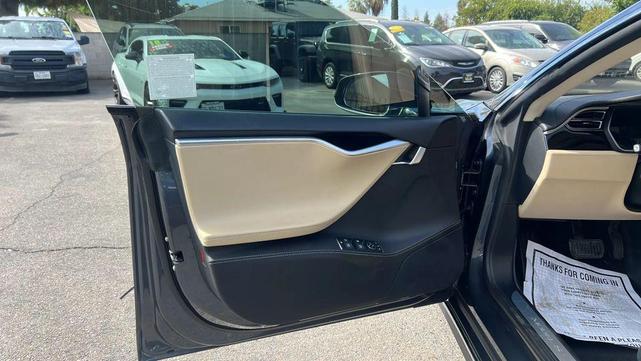 Photo of 2014 Gray Tesla Model S