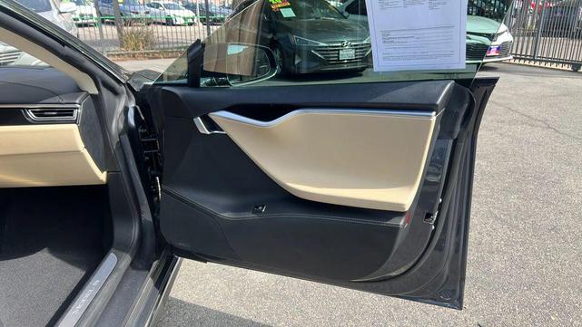 Photo of 2014 Gray Tesla Model S