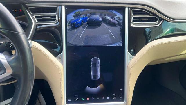 Photo of 2014 Gray Tesla Model S