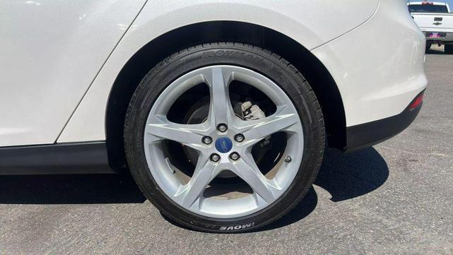 Photo of 2012 White Ford Focus