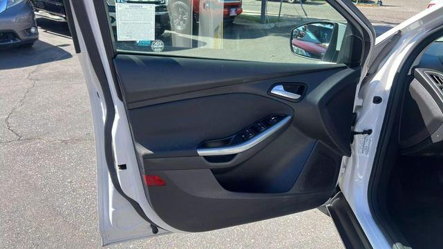 Photo of 2012 White Ford Focus