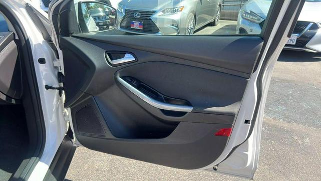Photo of 2012 White Ford Focus
