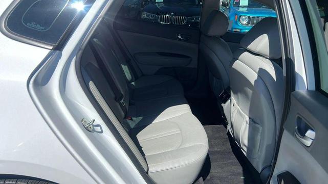 Photo of 2018 White Kia Optima