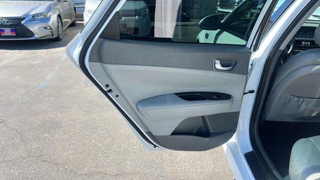 Photo of 2018 White Kia Optima