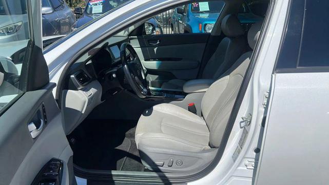 Photo of 2018 White Kia Optima