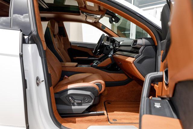 Photo of 2023 Bianco Monocerus Metallic Lamborghini Urus