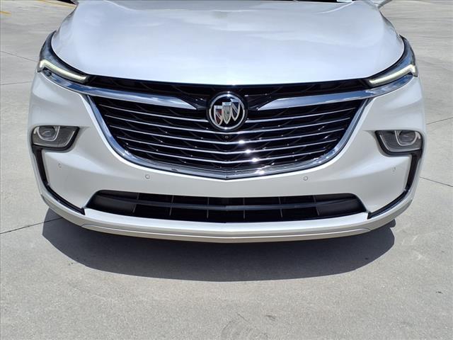 Photo of 2022 White Frost Tricoat Buick Enclave