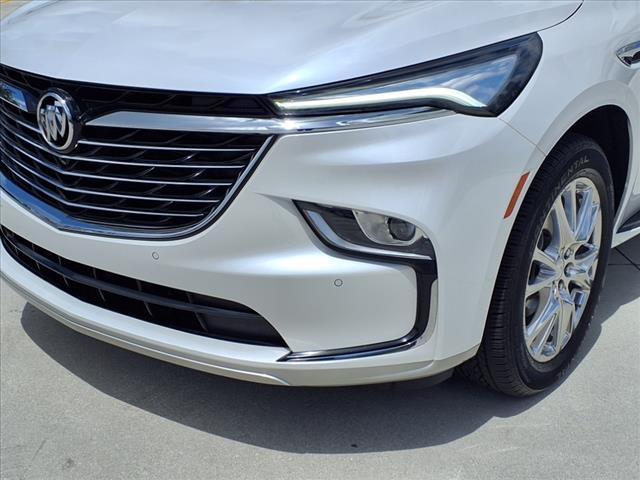 Photo of 2022 White Frost Tricoat Buick Enclave