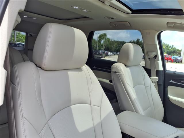 Photo of 2022 White Frost Tricoat Buick Enclave