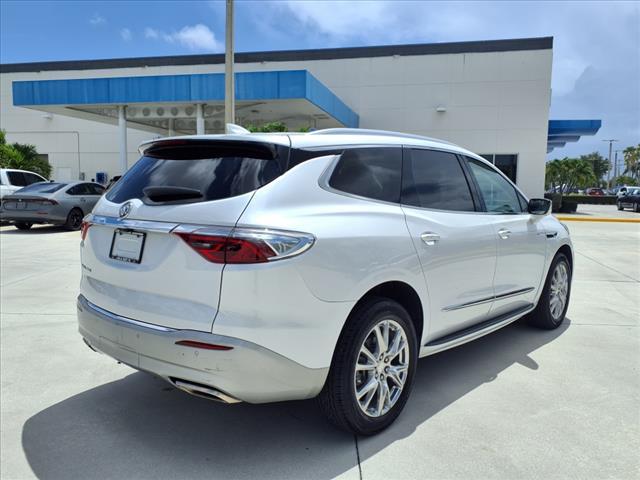 Photo of 2022 White Frost Tricoat Buick Enclave