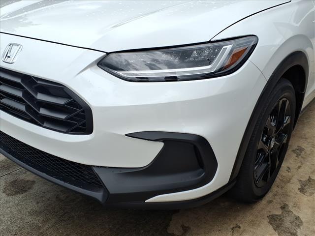 Photo of 2023 Platinum White Pearl Honda HR-V