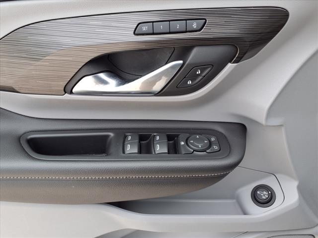 Photo of 2024 Summit White GMC Terrain