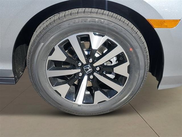 Photo of 2026 Solar Silver Metallic Honda Odyssey