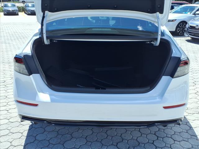 Photo of 2025 Platinum White Pearl Honda Accord Hybrid