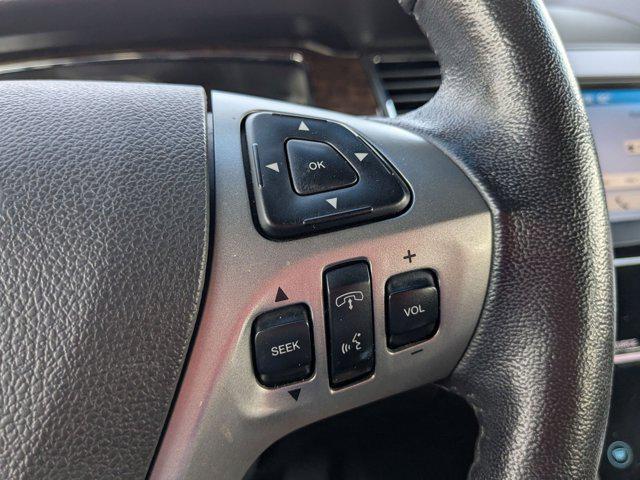 Photo of 2017 White Platinum Clearcoat Metallic Ford Taurus