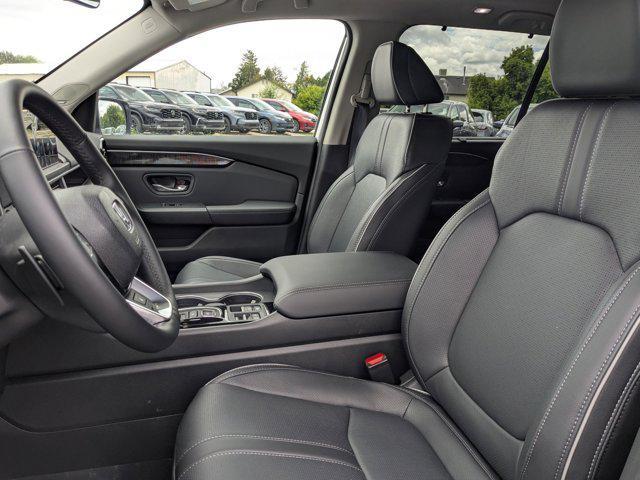 Photo of 2025 Platinum White Pearl Honda Pilot