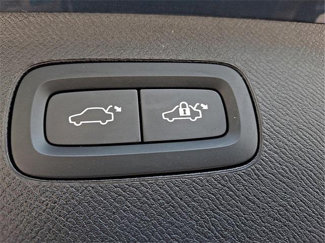 Photo of 2024 Denim Volvo XC90 Recharge Plug-In Hybrid