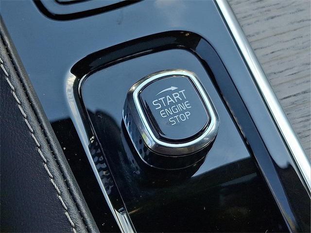 Photo of 2024 Denim Volvo XC90 Recharge Plug-In Hybrid