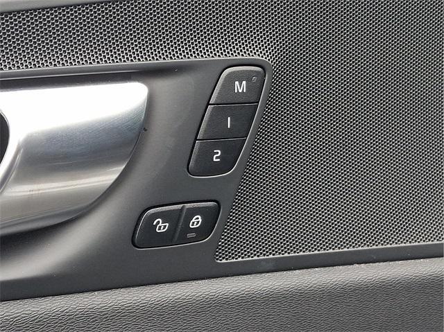 Photo of 2025 Silver Volvo XC60