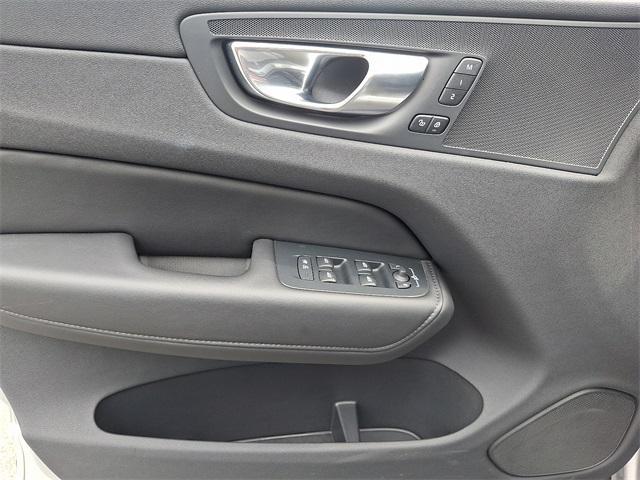 Photo of 2025 Silver Volvo XC60