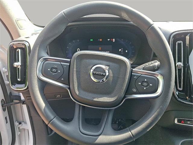 Photo of 2023 Crystal White Volvo XC40