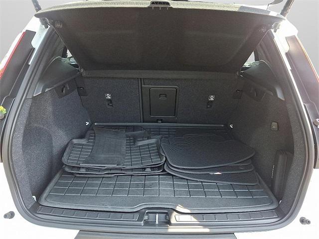 Photo of 2023 Crystal White Volvo XC40