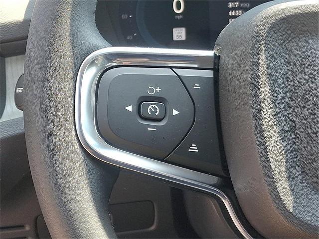 Photo of 2023 Crystal White Volvo XC40