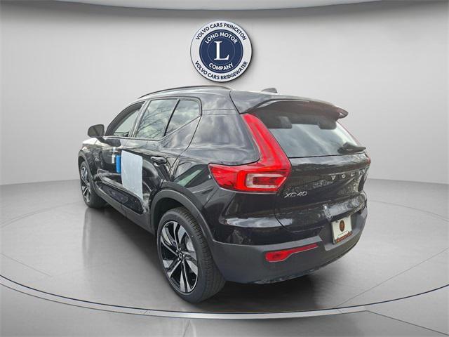 Photo of 2025 Onyx Black Volvo XC40