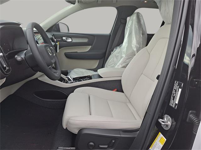 Photo of 2025 Onyx Black Volvo XC40