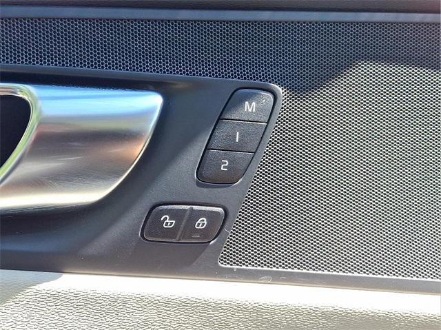 Photo of 2024 Vapour Volvo XC60 Recharge Plug-In Hybrid