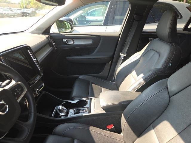 Photo of 2025 Silver Volvo XC40