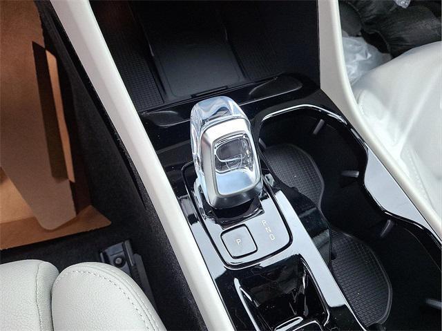 Photo of 2025 Fusion Red Volvo XC40
