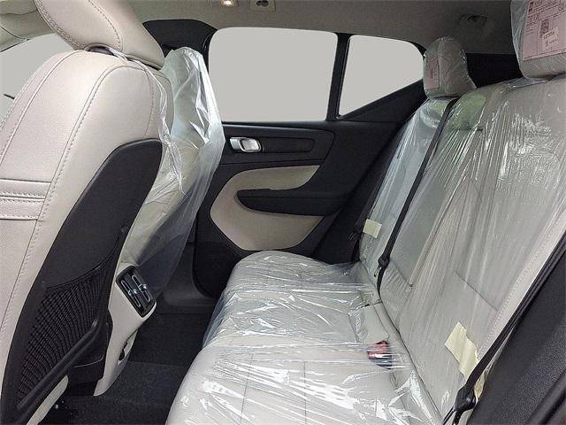 Photo of 2025 Fusion Red Volvo XC40