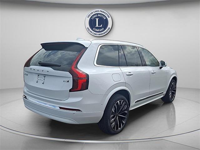 Photo of 2025 Crystal White Volvo XC90