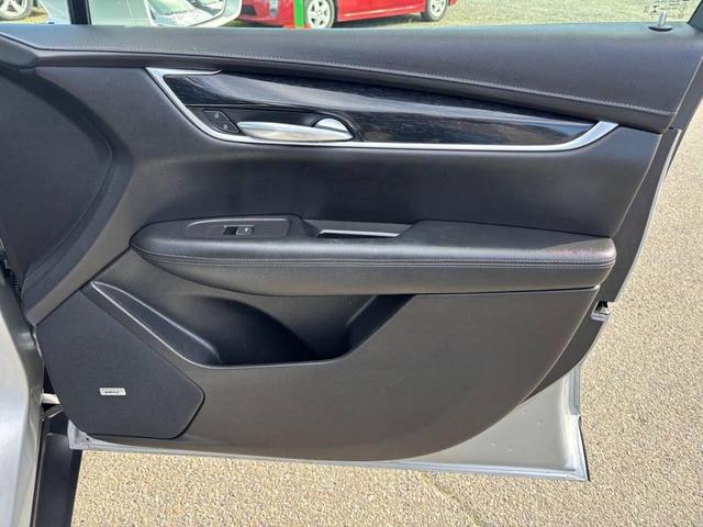 Photo of 2020 Radiant Silver Metallic Cadillac XT5