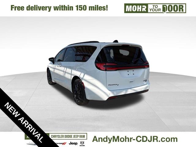 Photo of 2024 Bright White Chrysler Pacifica