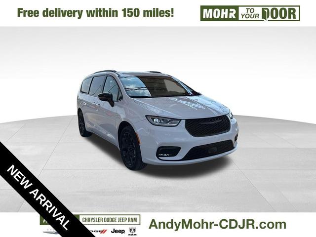 Photo of 2024 Bright White Chrysler Pacifica