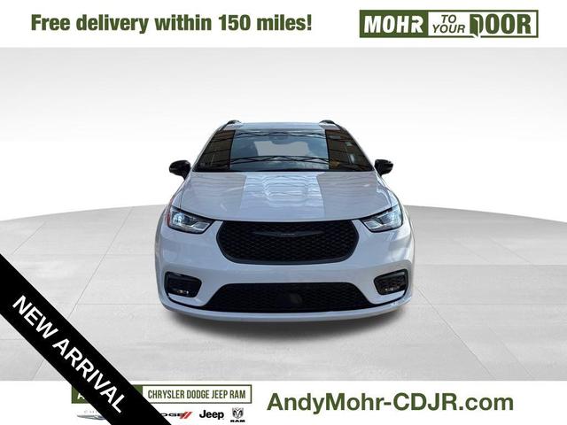 Photo of 2024 Bright White Chrysler Pacifica