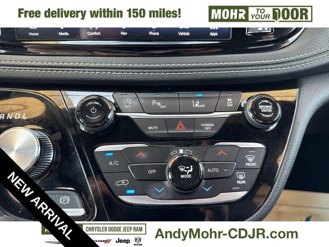 Photo of 2024 Bright White Chrysler Pacifica