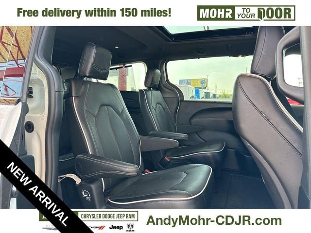 Photo of 2024 Bright White Chrysler Pacifica