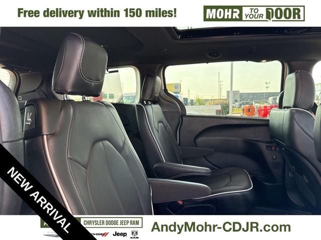 Photo of 2024 Bright White Chrysler Pacifica