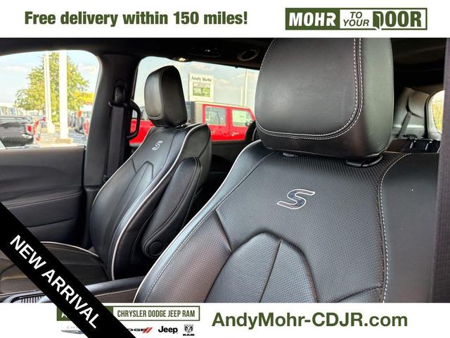 Photo of 2024 Bright White Chrysler Pacifica
