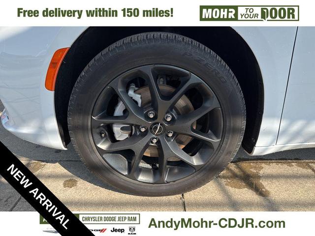 Photo of 2024 Bright White Chrysler Pacifica