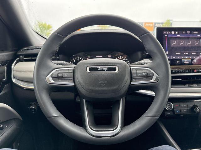 Photo of 2023 Diamond Black Crystal Pearlcoat Jeep Compass