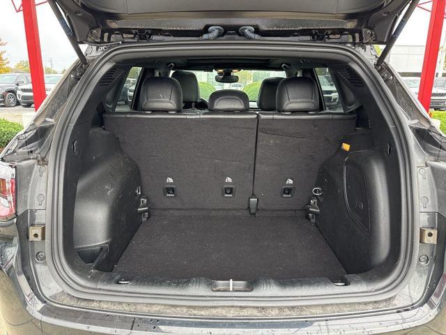 Photo of 2023 Diamond Black Crystal Pearlcoat Jeep Compass