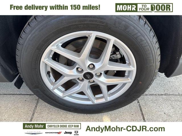 Photo of 2024 Silver Metallic Ford Edge